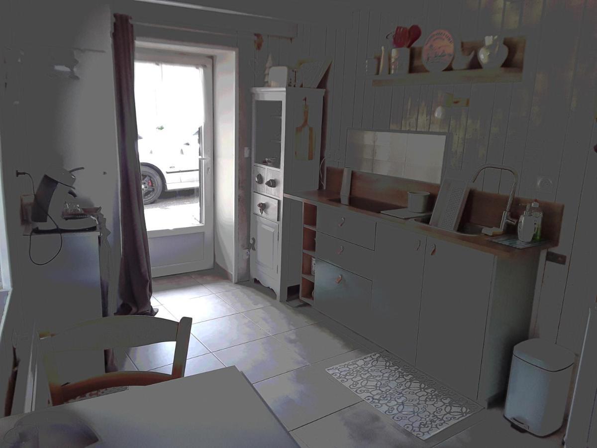 Le Petit Nid Apartamento Saint-Bonnet-pres-Orcival Exterior foto