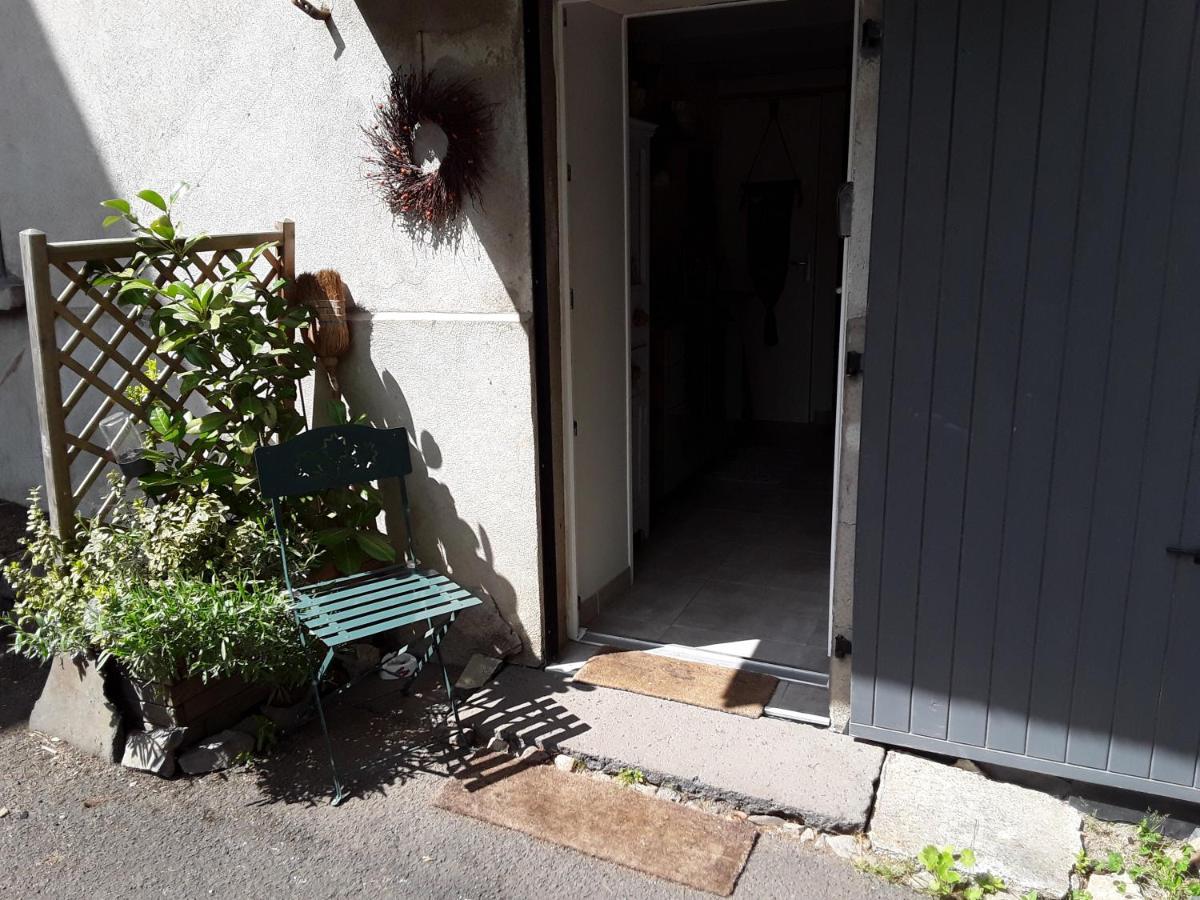 Le Petit Nid Apartamento Saint-Bonnet-pres-Orcival Exterior foto